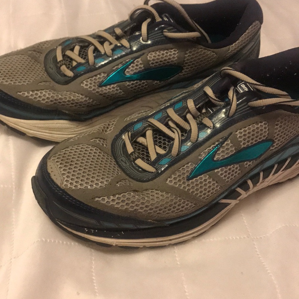 Brooke's Dyad tennis shoes